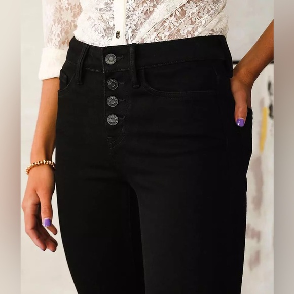 Hudson Mid-Rise Flare
Stretch Jean
BRIDGE BY GLY - Picture 2 of 11